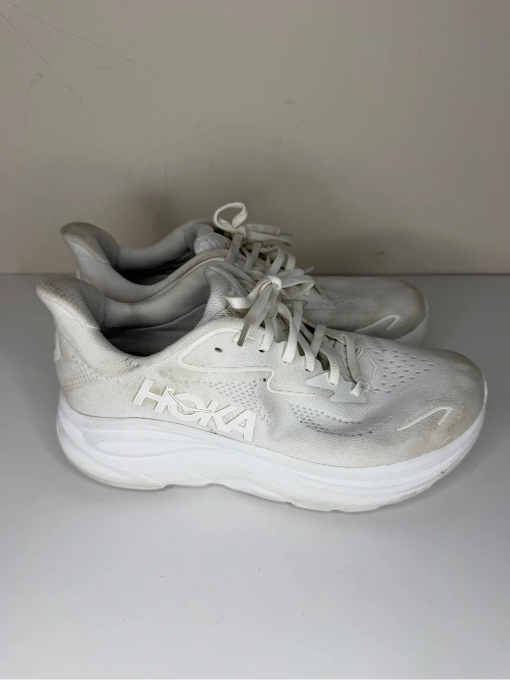 Hoka One One Clifton 10 Men Size 9.5 2E Triple White Sneakers Shoes 1162030 WWH